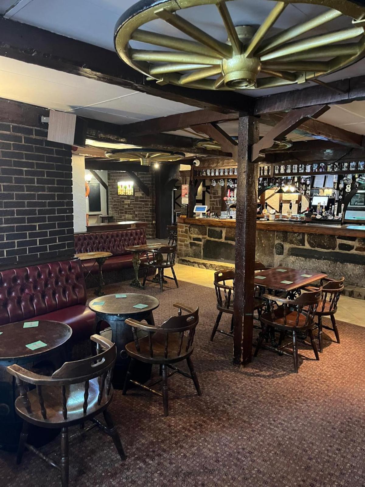 Moorville Hall Hotel *